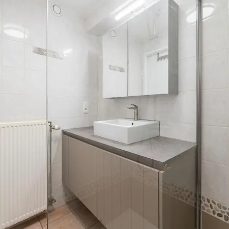 アパート Flat In Knokke With Pier And Sea Views