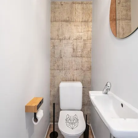 Flat In Knokke With Pier And Sea Views ブランケンベルヘ