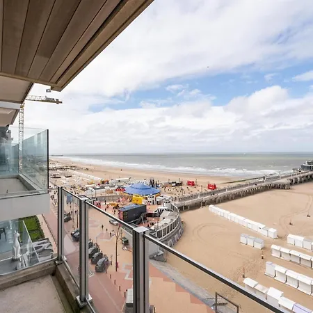 Flat In Knokke With Pier And Sea Views * ブランケンベルヘ